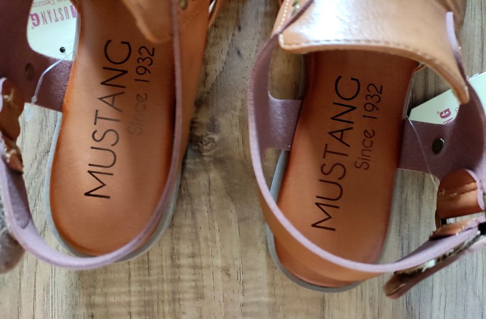 Mustang - sandały roz. 37