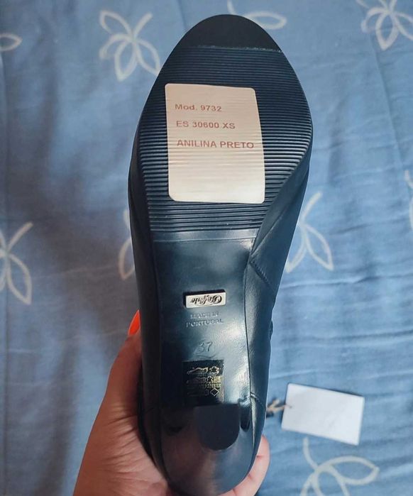 Bota preta cano alto