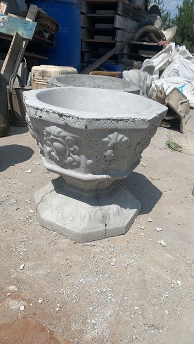 Урны бетонные ,вазоны ,столбы рабица,дорожный бордюр