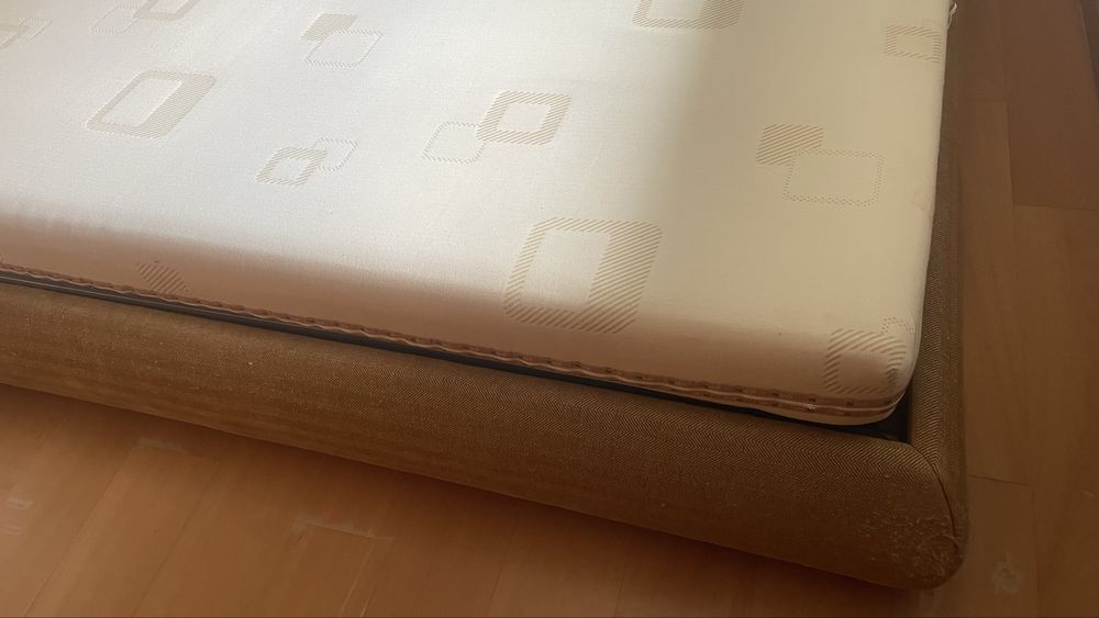 Vendo cama de casal com colchao e estrado