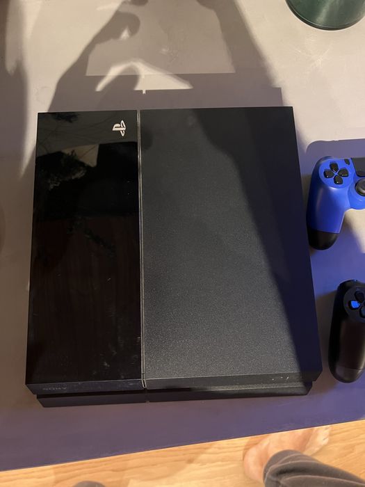 PS4 + 3 Controllers, Like New64739161396610124