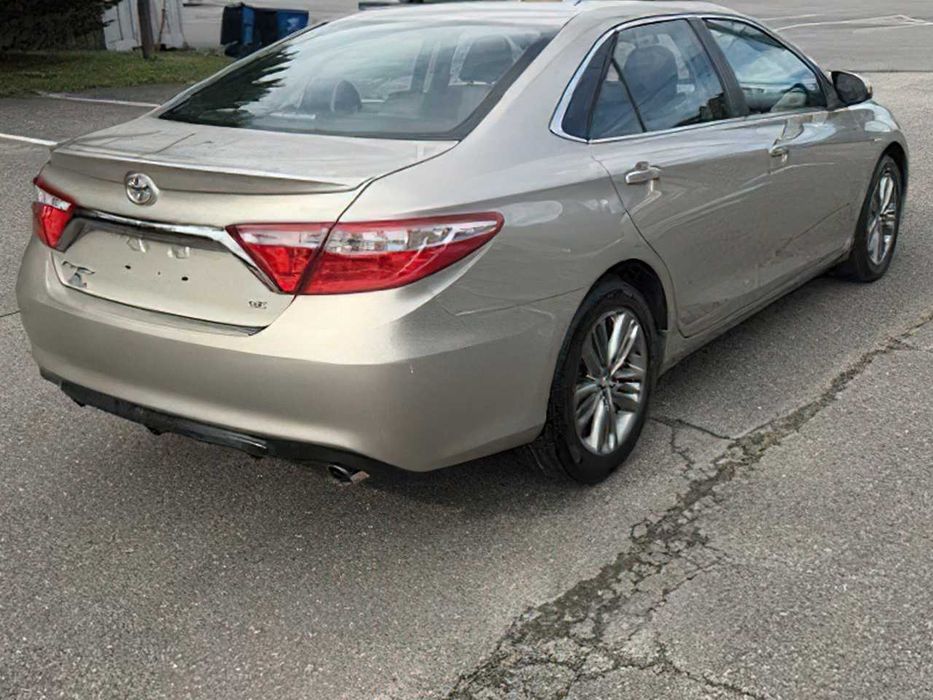 Toyota Camry      2016
