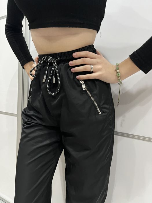 Spodnie Nowe Joggery Czarne Śliskie Sznurki Kieszenie