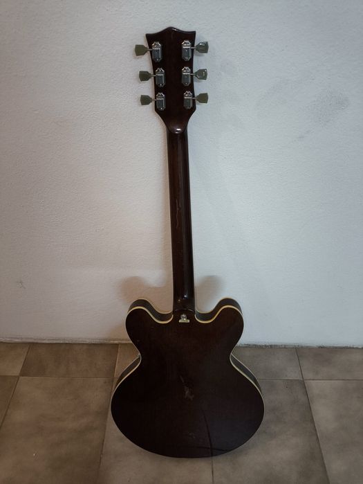 Guitarra Samick EG-1935 Estilo 335

Bastante usada e com desgaste.
Apa