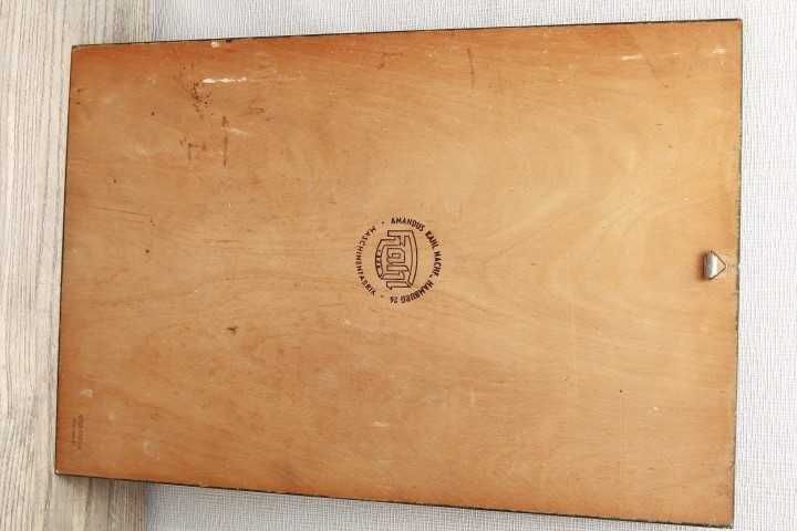 Calendário Vintage em Madeira – Armand Marseille (Alemanha)