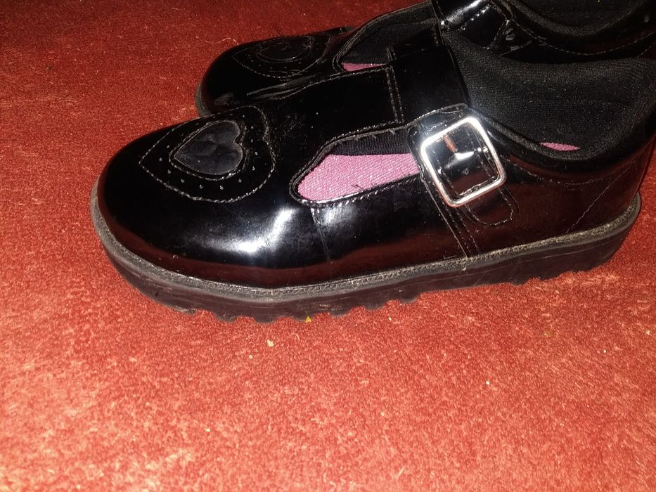Продам туфли лаковые