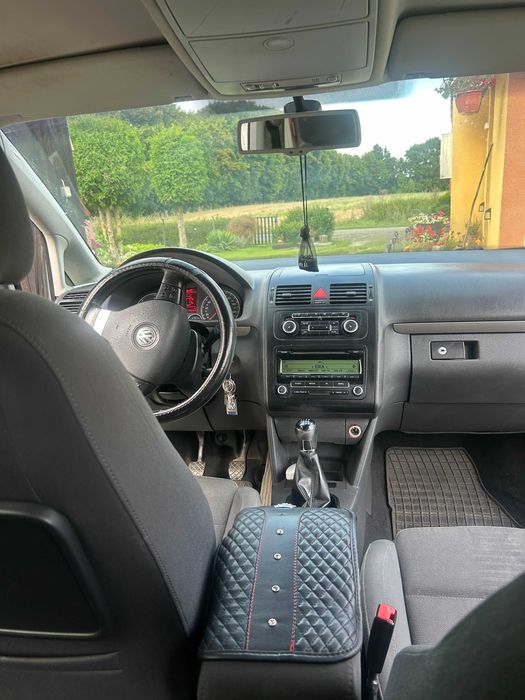 Rodzinny VW Touran 2011