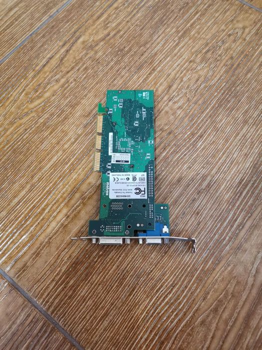 Видеокарта Matrox Millennium G550 G55+MDHA32DB 32mb AGP 4x/8x