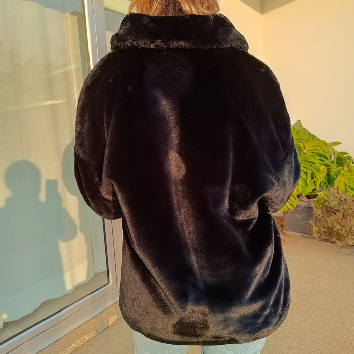 Sobretudo, casaco Nakuro preto de pelo sintético, novo