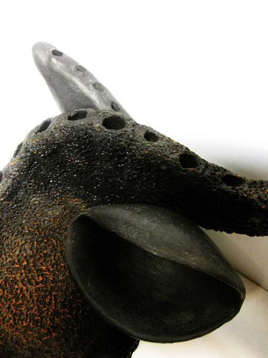 escultura em cerâmica assinada ADRIANO e datada 1987