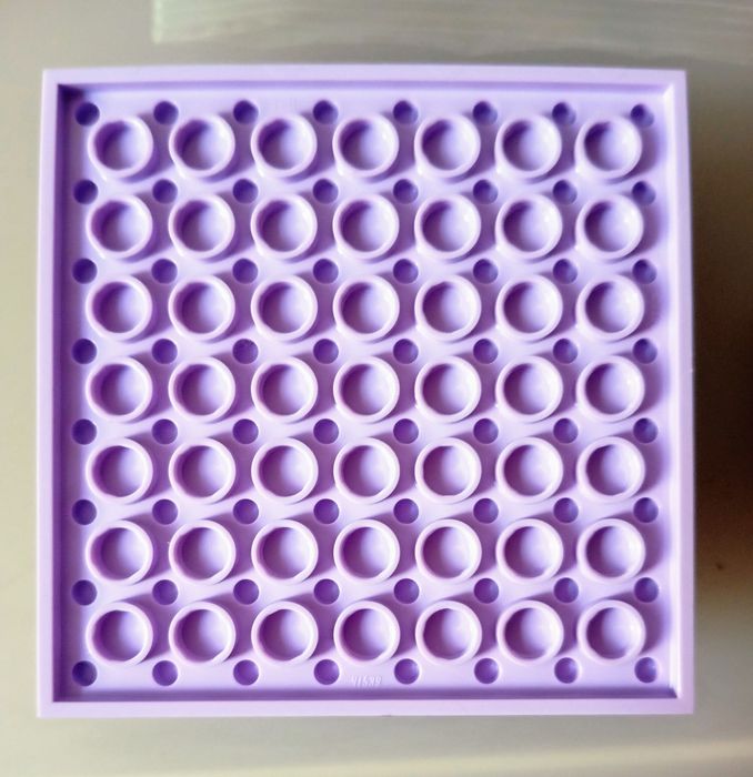 Lego Moldura Dots para reaproveitar.