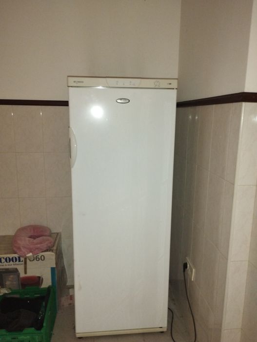 Arca congeladora vertical wirlpool