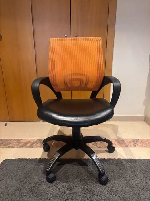 Cadeira escritório giratória em óptimo estado