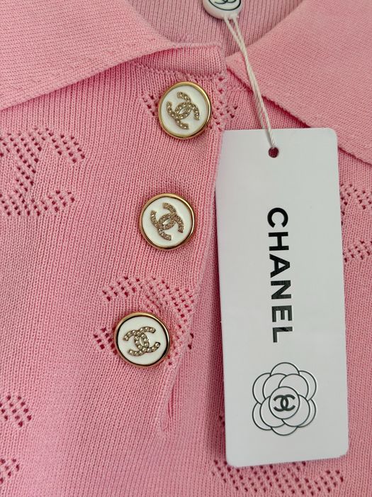 Розовый костюм Chanel юбка и поло