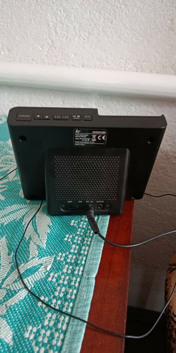 Dock станція з годинником, будильником , AUX i FM radio
