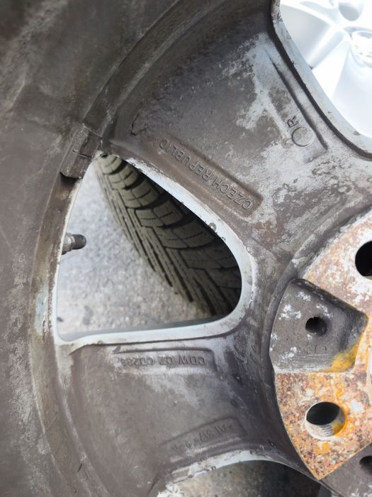 225/45/17 Styling 327 8jx17 et30 6790172 Pirelli Cinturato 3823