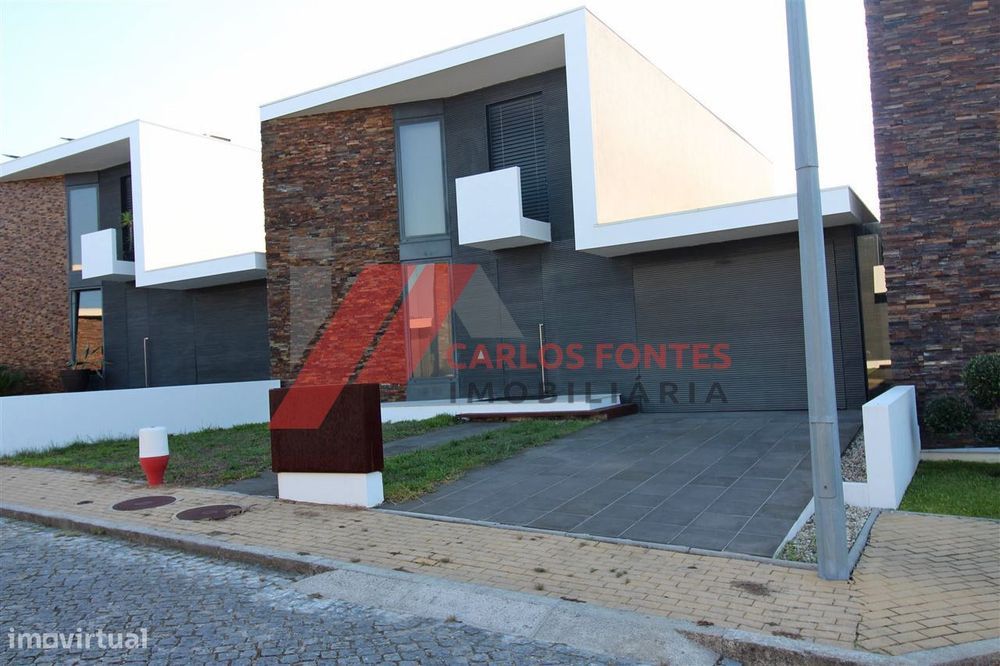 Excelente moradia com piscina para arrendamento!!