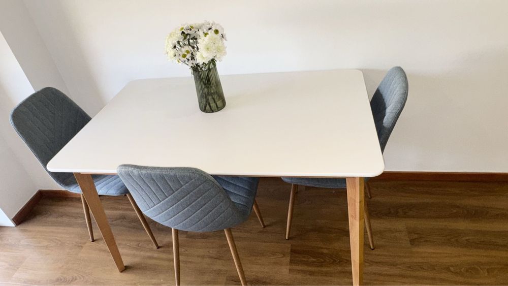 Mesa com 3 cadeiras - nova