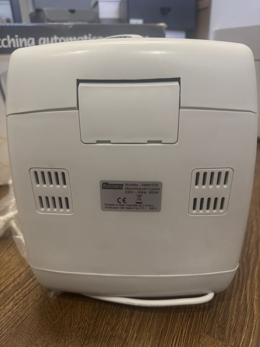 Нова хлібопічка Kennex XBM1078