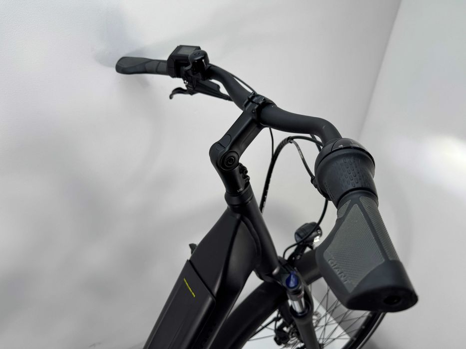 Rower elektryczny GIANT Dailytour E+ C7 rozmiar 53 cm bateria 500Wh