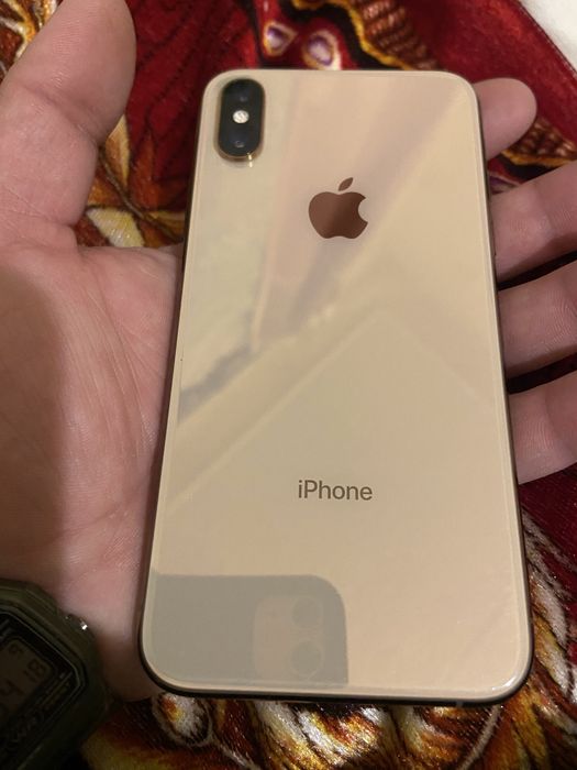 Айфон ХС. В хорошем состоянии  телефон