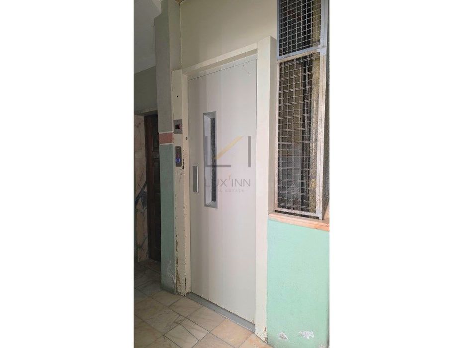 T2 Amadora - elevador junto ao metro