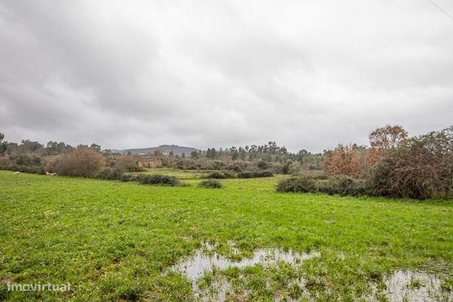 Terreno com uma ruina não escrita