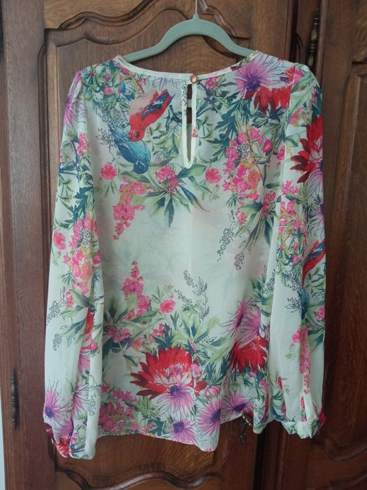 Elegancka bluzka damska w kwiaty i ptaki, rozmiar 40