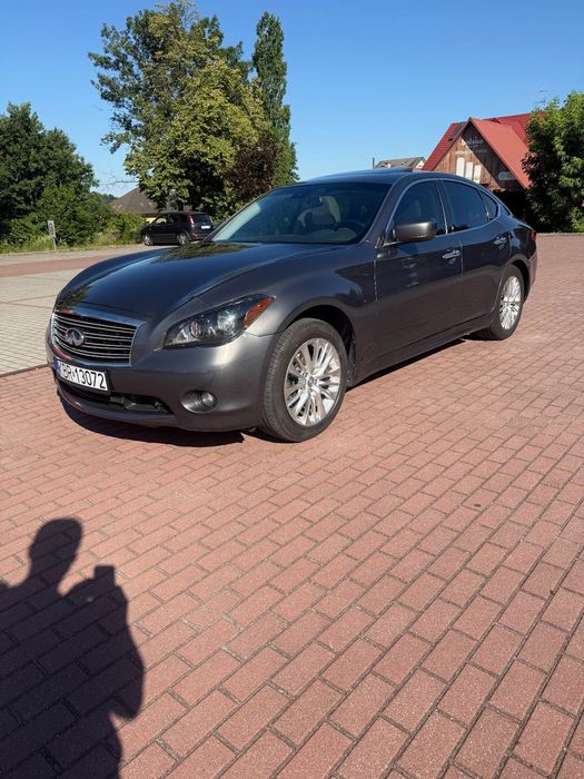 Infiniti M