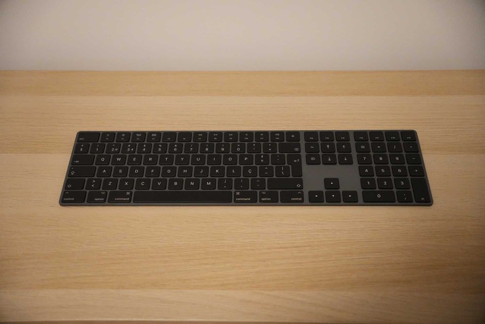 Teclado - Apple Magic Keyboard A1843