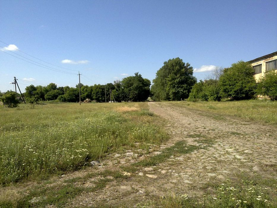 Продається виробниче приміщення 1370 кв.м з землею у власності 1,30га!