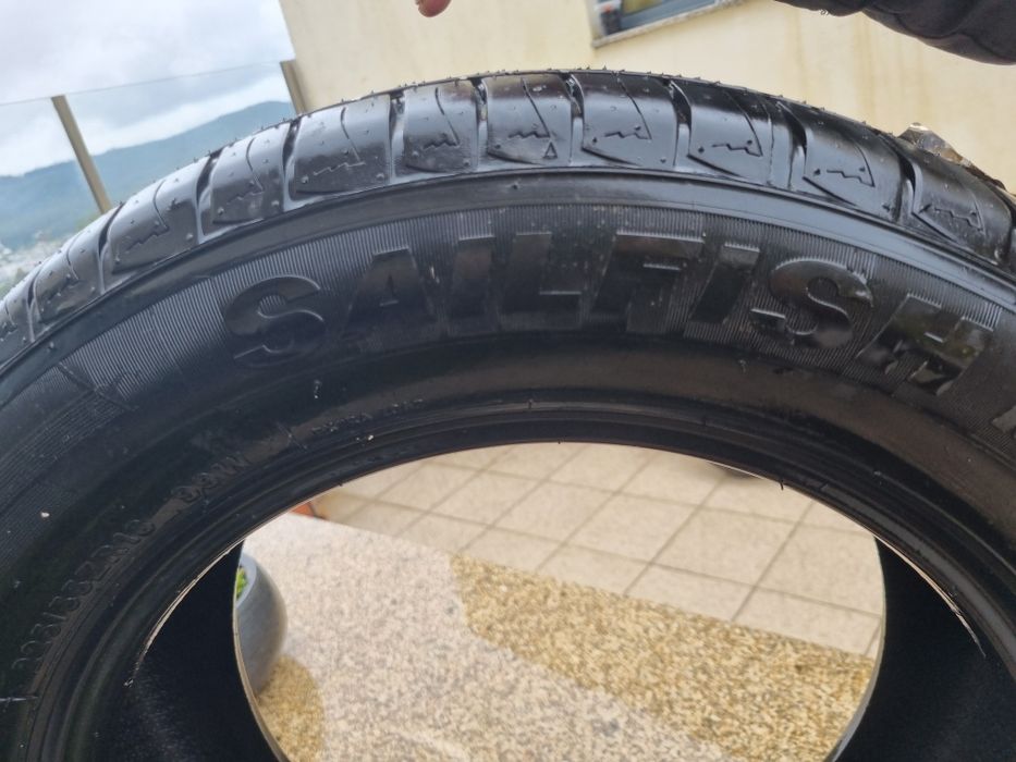 Pneus  novos (255/55/ZR/16/2023