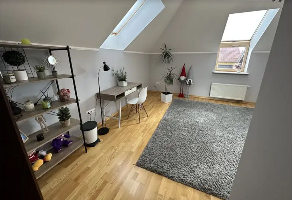 Продаж 2 поверхового будинку 419 кв. м, 6 кімнат, Петриків