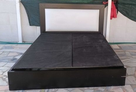 Cama de casal com arrumação sem colchão