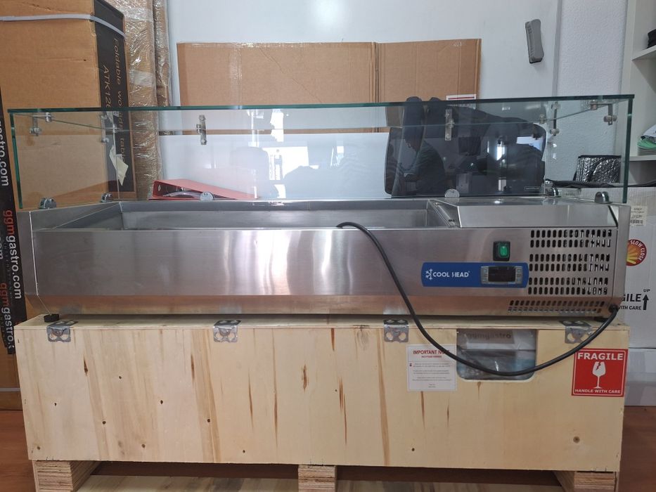 Vitrine refrigerada de bancada para ingredientes