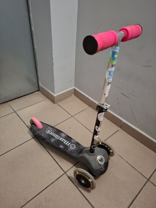 Hulajnoga trojkolowa