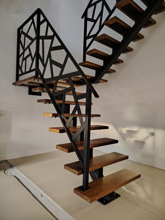 Schody stalowe schody na konstrukcji metalowe dębowe trepy barierki