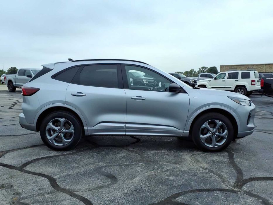 Ford Escape      2024