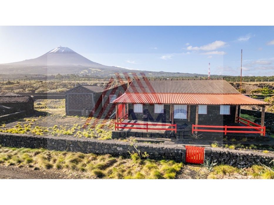 Vende-Se Excelente Moradia T3 No Cachorro, Madalena Do Pico