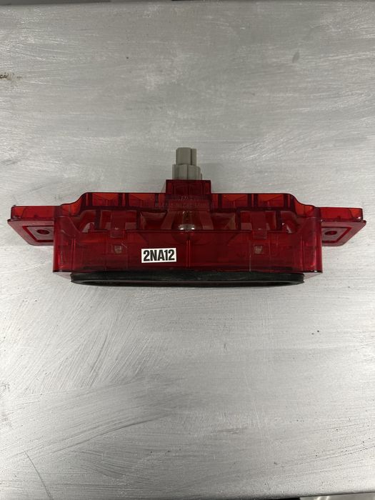 Продам стоп сигнал мазда 626 (286-61825)