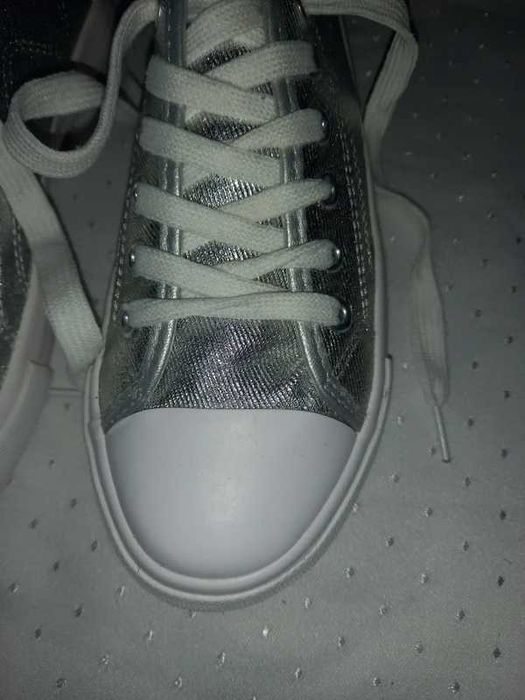 Reserved srebrne metaliczne trampki 37