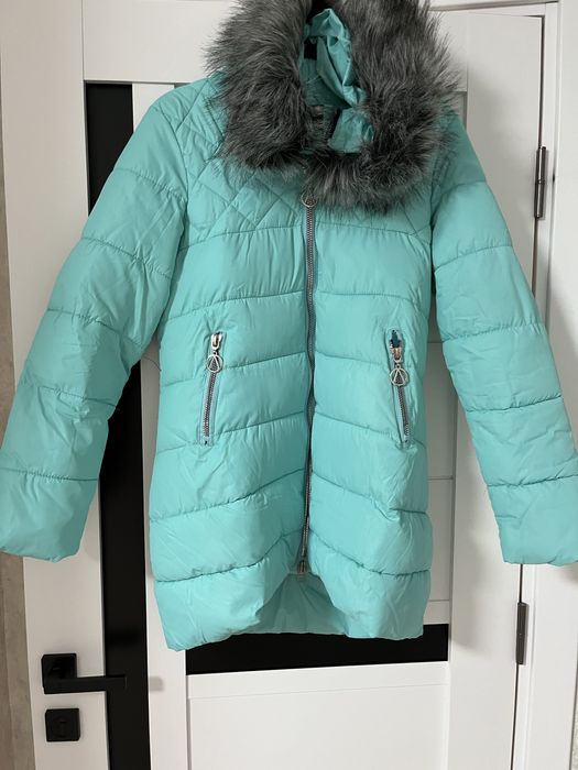 Курточка зимова, жіноча, вживана кілька раз. В дуже