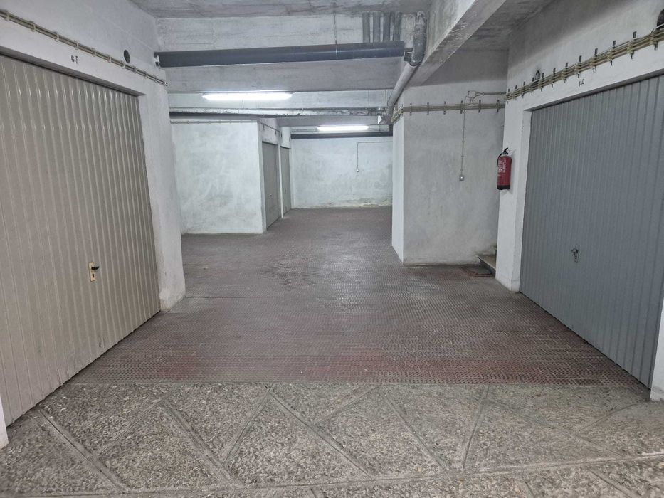 Arrenda-se Garagem Box 25m2 no centro do Feijó