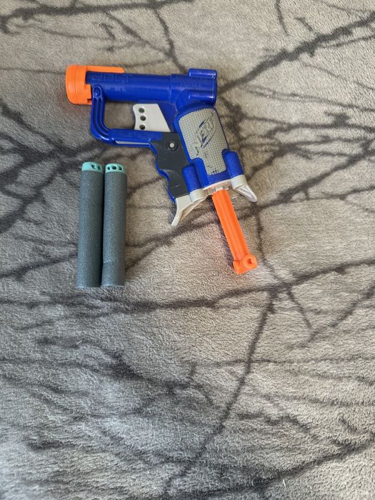 Маленький пістолет Nerf