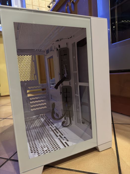 Lian Li O11 Dynamic Mini Snow Edition