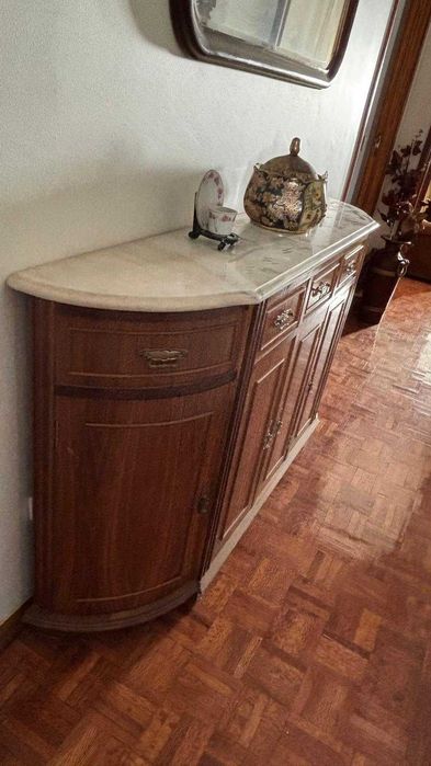 Mobiliário, Sapateira, Mesa de Sala e Espelho