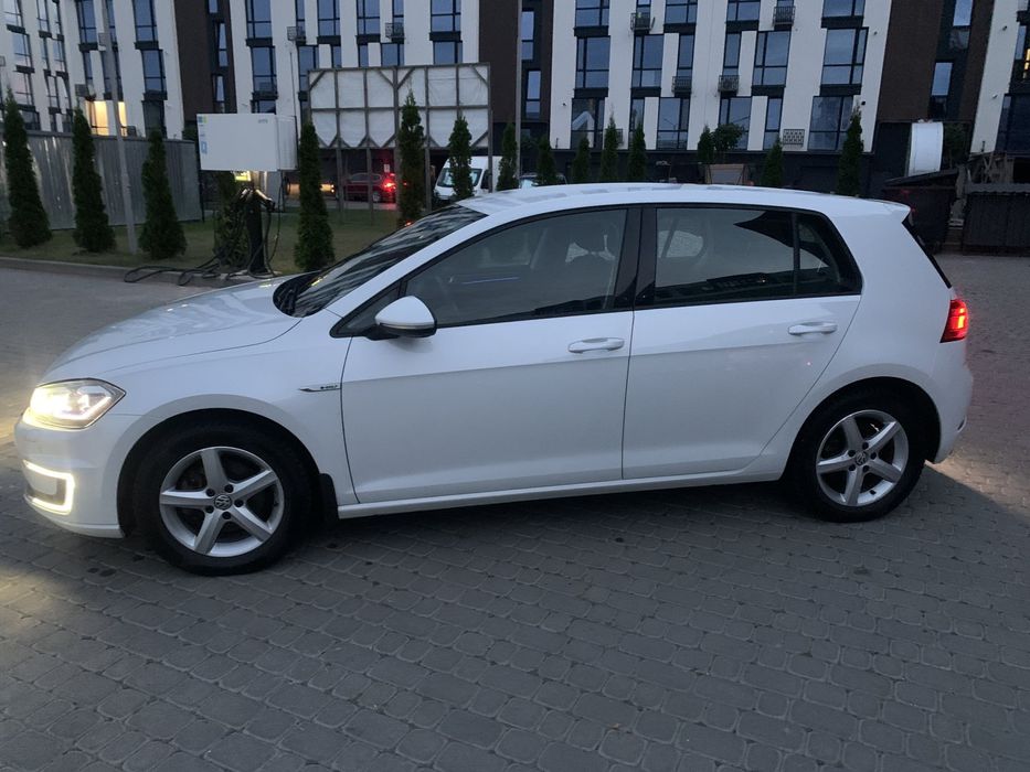 Volkswagen e-Golf 2017 року.Електро 36kw