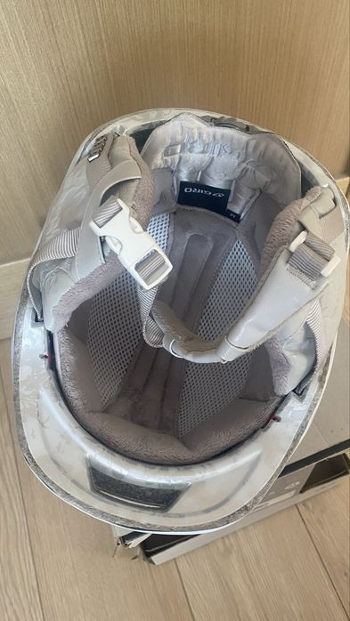 Жіночий гірськолижний шолом Giro Sheer. Розмір M