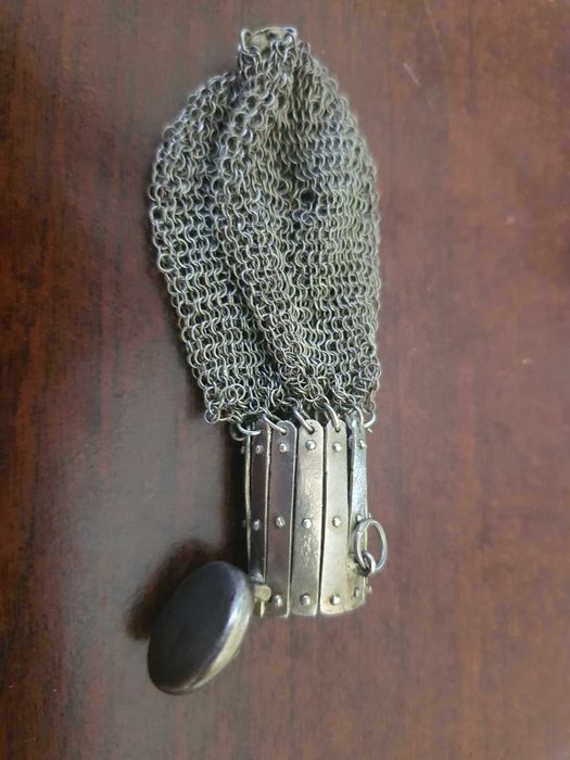 Porta moedas de senhora, em Prata.