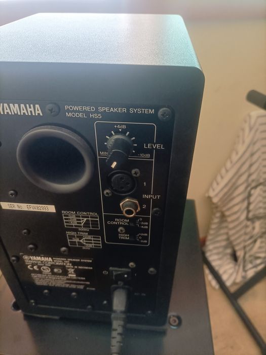 Vendo coluna estúdio Yamaha HS-5 com suporte Audibax